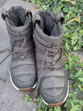 The NORTH Face Women's Olive Green Quilted Winter Boots Sz 8